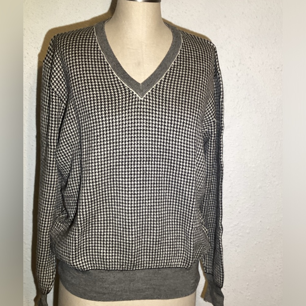 Arnold Brant v-neck plaid sweater size medium
